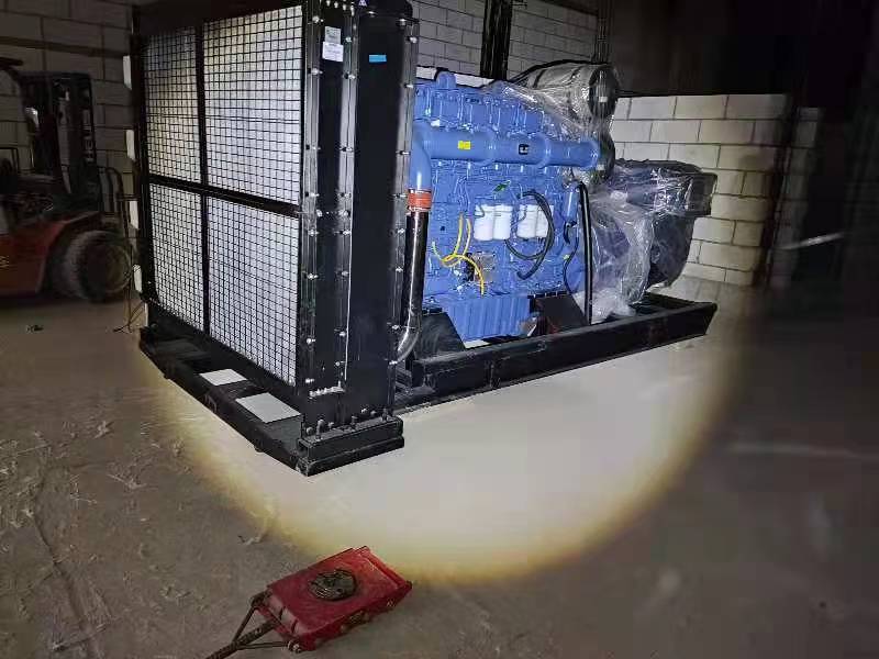 某大学1000kw安装现场